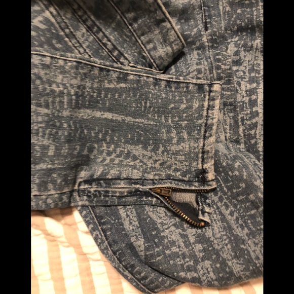 Free People Feather Print Skinny Jeans NWT - Picture 3 of 7
